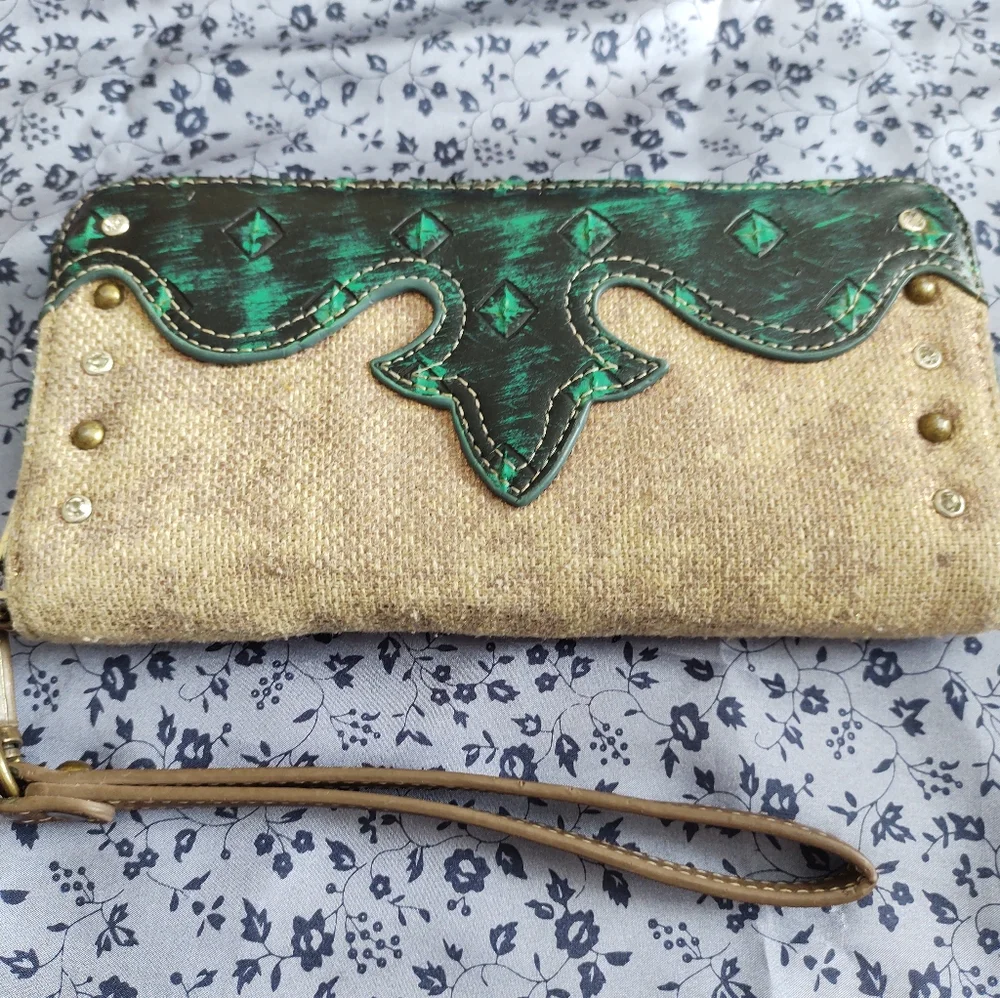 Catchfly Wallet - Picture 1 of 3
